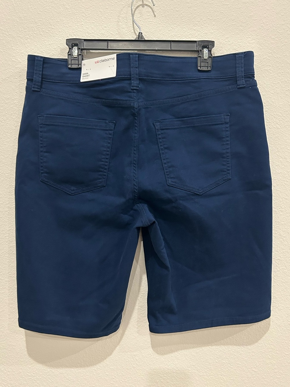 Liz Claiborne Women's Sara Navy Flat Front Shorts, NWT, size 16 - Picture 2 of 5